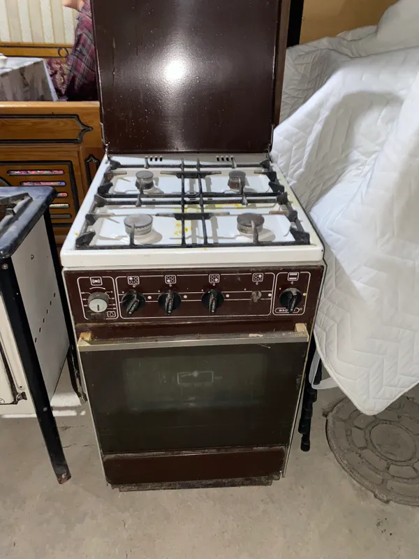Продаётся газовая плита 3