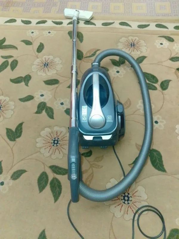 Продаю пылесос lg 1