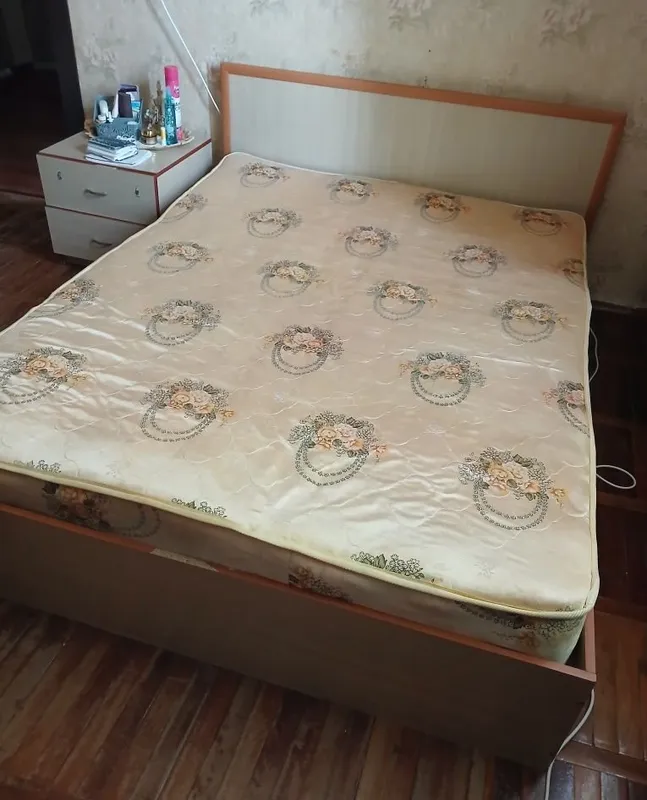 Продам б/у 2х спальную кровать с матрасом 5 Продам б/у 2х спальную кровать с матрасом 5
