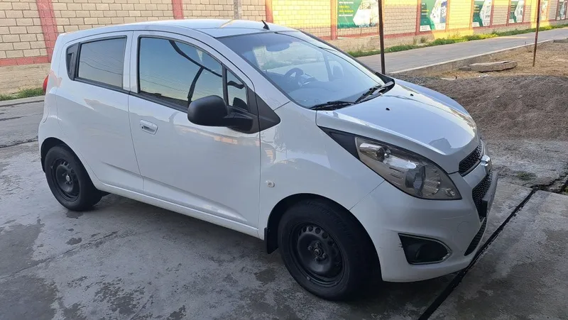 Spark 2020 yil rangi oq 6 Spark 2020 yil rangi oq 6