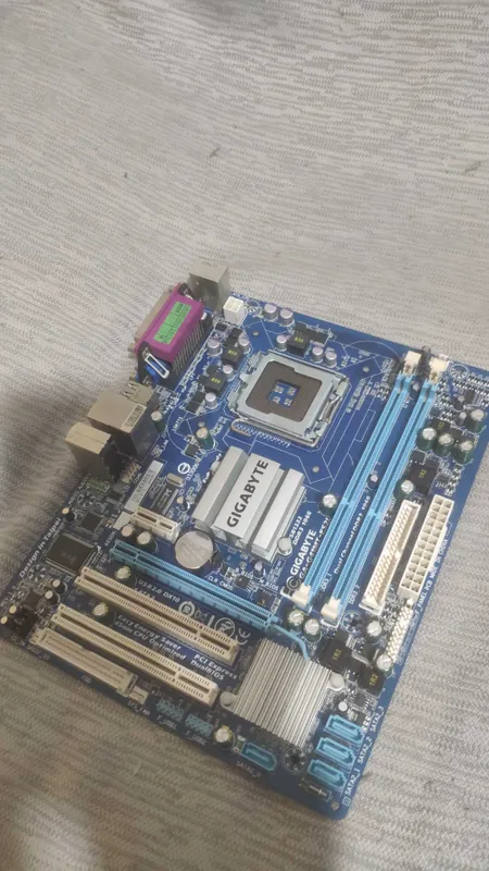 Продам материнскую плату Gigabyte Ga-G41MT-ES2L