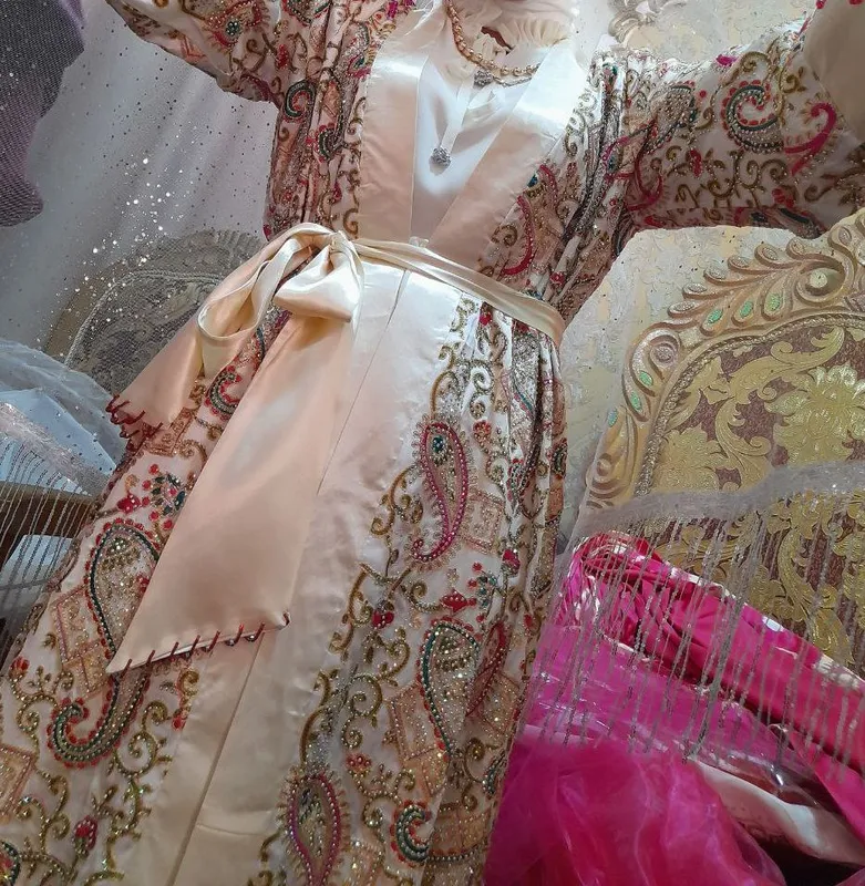 Продаётся это платье 2