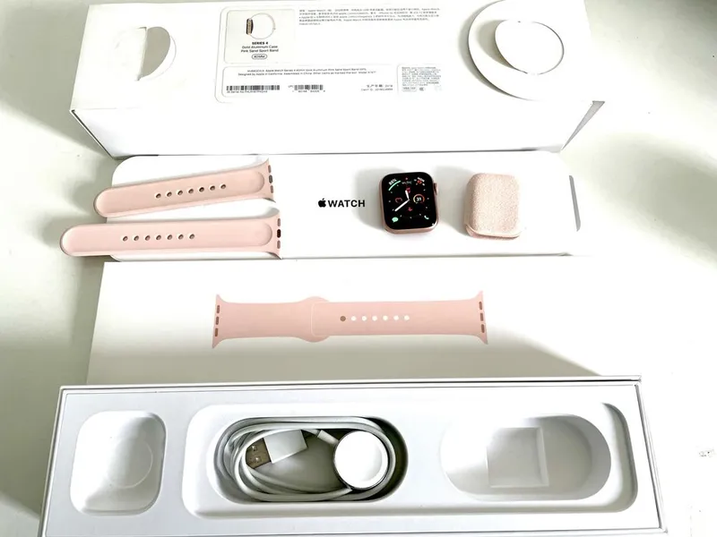 Apple Watch Series 4 GPS — фото 1
