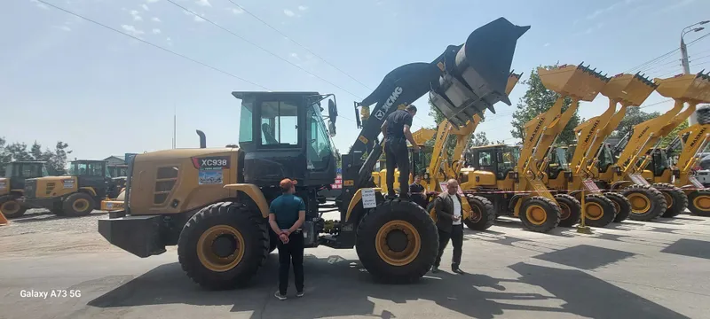 Фронтальный погрузчик XCMG XC938 с объемом ковша 1,8 - 2,1 м³ длиная — фото 4