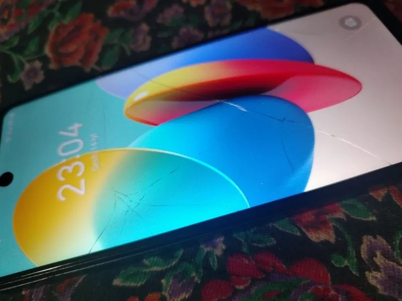 bu telefon ekrani singan 2