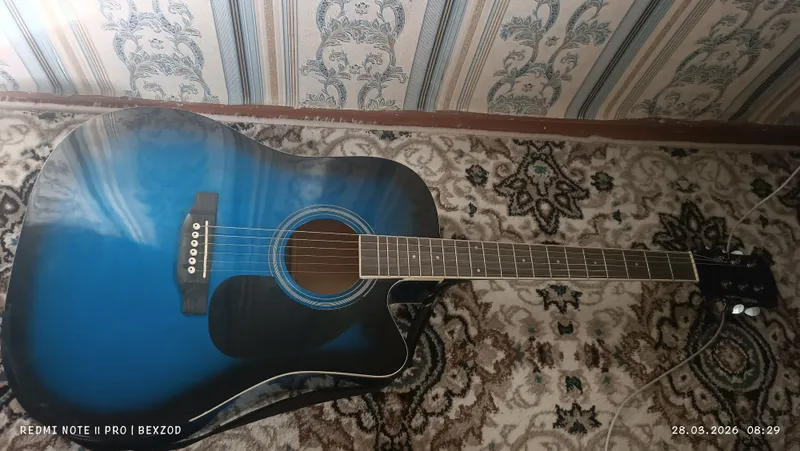 Klassic gitara sotiladi