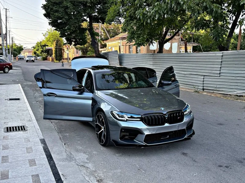 BMW F90 M530i X Drive 2019 Небитая Состаяние Идеално — фото 2