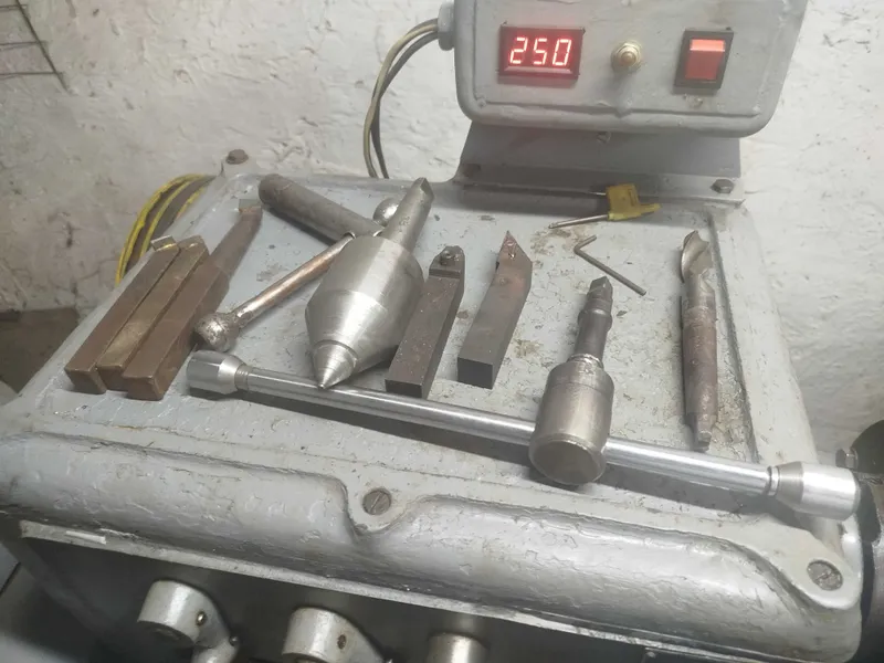 Токарный станок сотилади 4