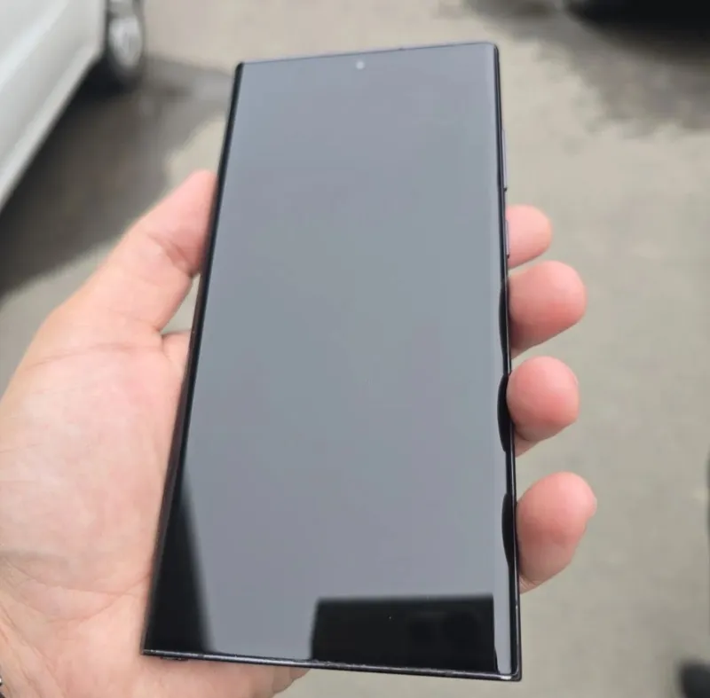 S22 ultra 12.256 ideal radnoy fon soya yoʻq 100%