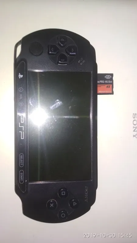 Click. Продам 8gb Original Memory Card для Sony PSP с играми — фото 1
