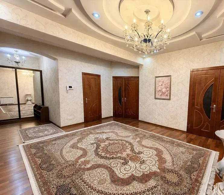162 m² maydondagi 3 xonali kvartira sotiladi · ID 7326 6 162 m² maydondagi 3 xonali kvartira sotiladi · ID 7326 6