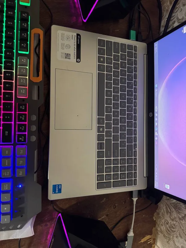 Notebook sotiladi