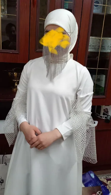 Oq kelin ko'ylak abaya shaklida 3 Oq kelin ko'ylak abaya shaklida 3