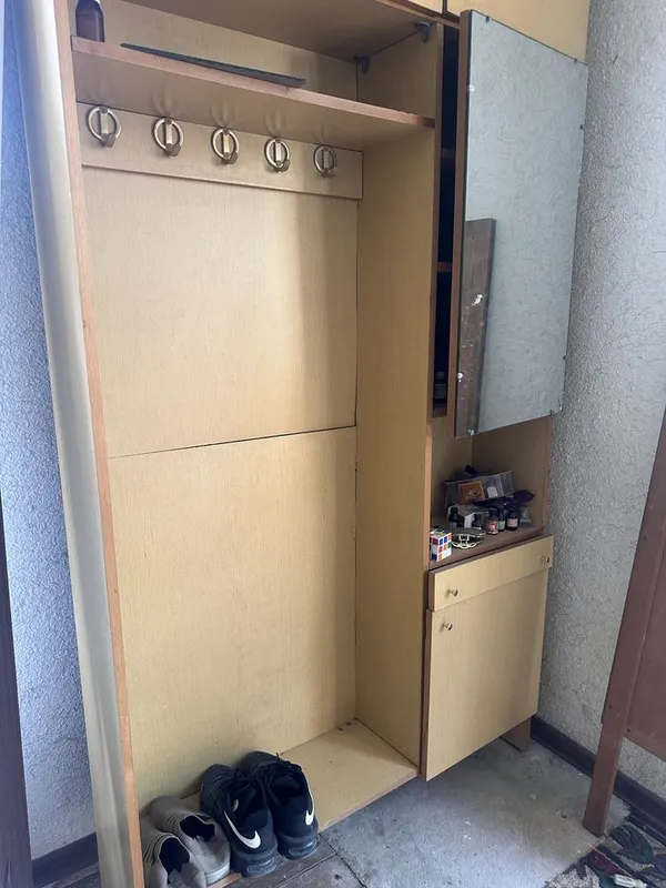 Продаютя: прихожка и детская кроватка 1