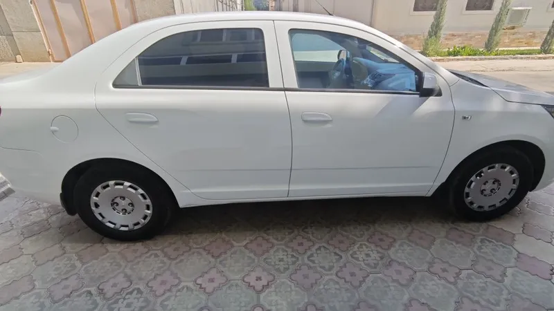Chevrolet Cobalt sotiladi 3 Chevrolet Cobalt sotiladi 3