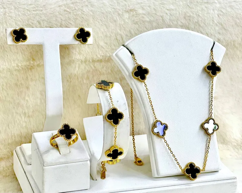 Набор бижутерии Van Cleef