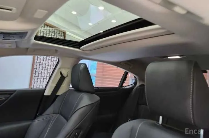 Lexus ES 300 Hybrid — фото 4