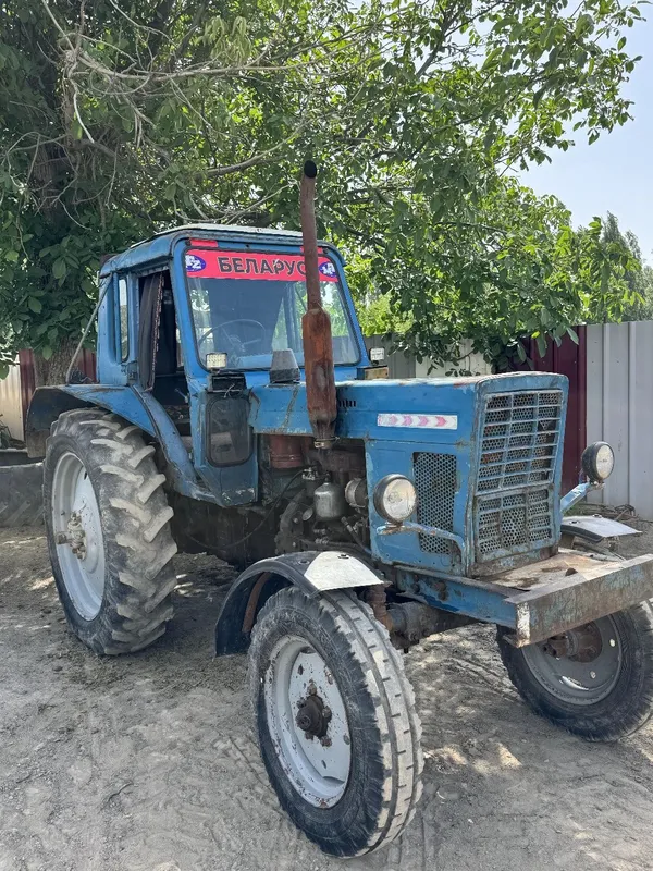 Belarus traktor sotiladi