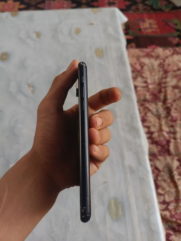 iPhone XR 4 iPhone XR 4