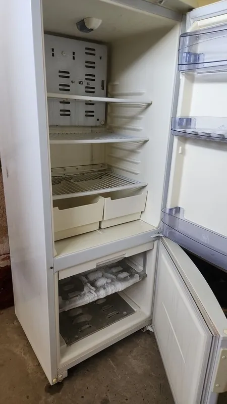 Холодилник бирюса. Продаётся, рабочим состоянии. — фото 1