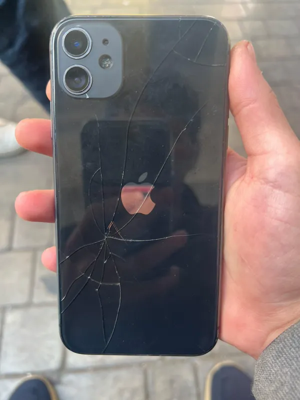 iphone 11 128GB icloudan yechilgan sim oqimidi 4
