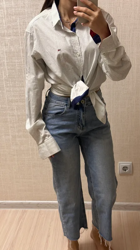 Рубашка Tommy Hilfiger и джинсы Рубашка Tommy Hilfiger и джинсы