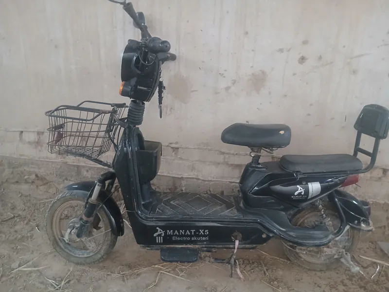 skuter sotiladi xolati yaxshi narxi 1 milyon
