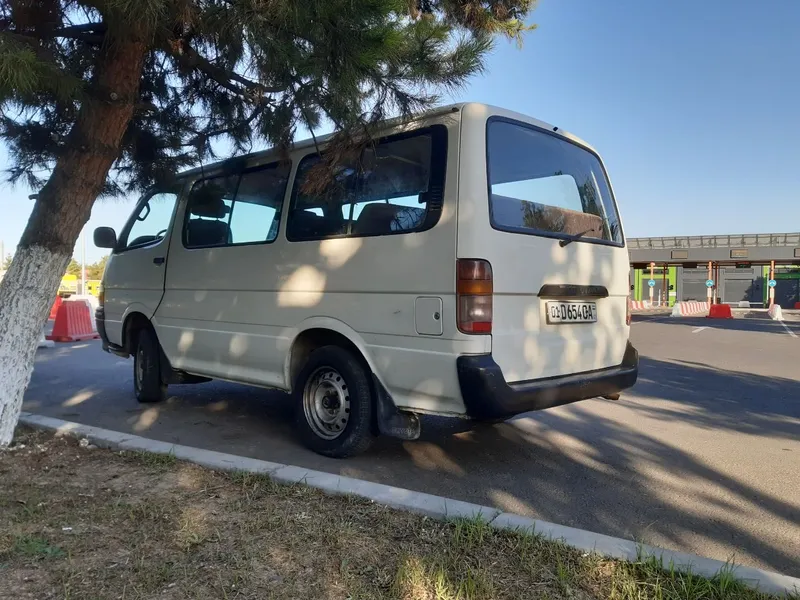 Toyota HiAce micro avtobus — фото 4
