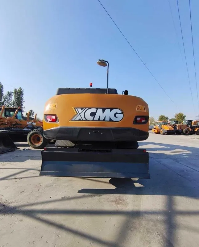 XCMG G'ildirakli ekskavator XE210WD 3 XCMG G'ildirakli ekskavator XE210WD 3