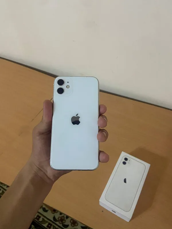 IPhone 11  Pomiyat 64 Yqs 75  Orqo qirishaka alish
