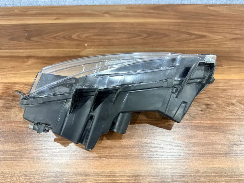 Tesla model 3 правая галоген лампа бампера с линзой 3 Tesla model 3 правая галоген лампа бампера с линзой 3