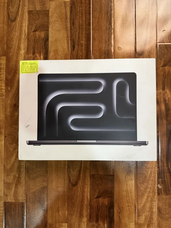 MacBook pro M4 chip 16 memory 512 gb 1