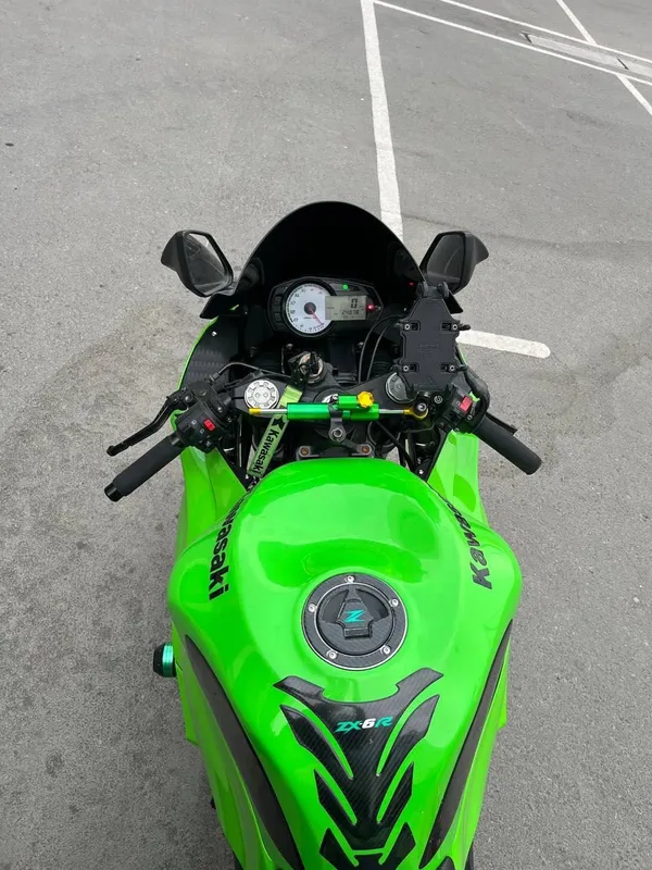 Kawasaki ZX-6R. 2