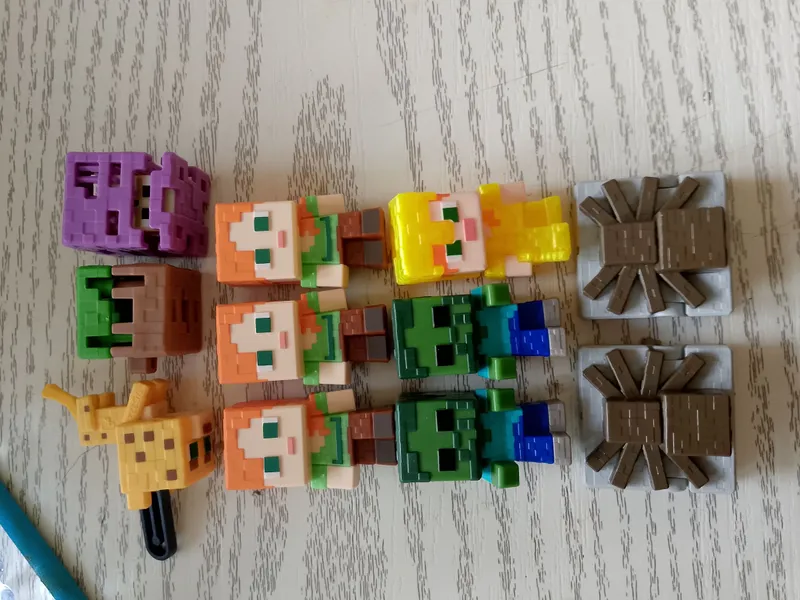 Обменяю или продам игрушки Kinder Minecraft — фото 1