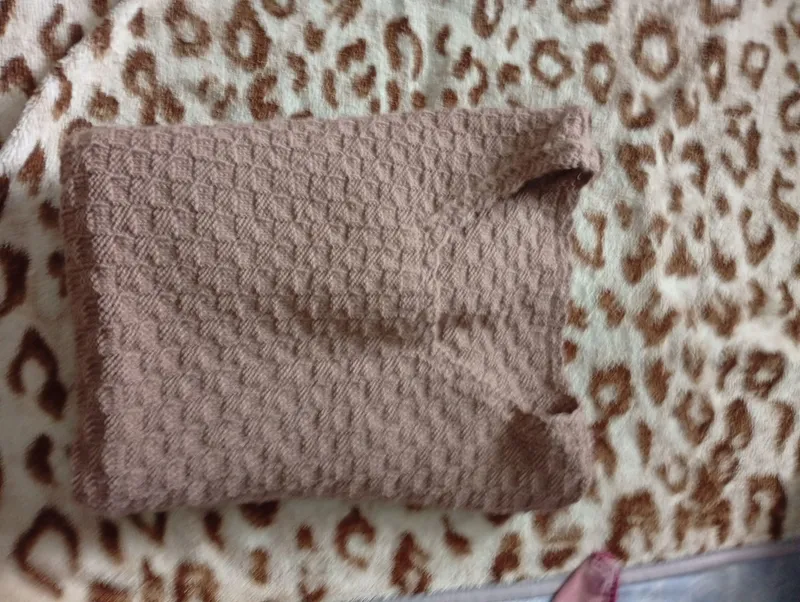 trikotaj jiletka. yangi. 2 trikotaj jiletka. yangi. 2