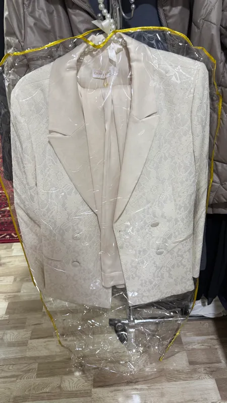айвори костюм тройка с юбкой