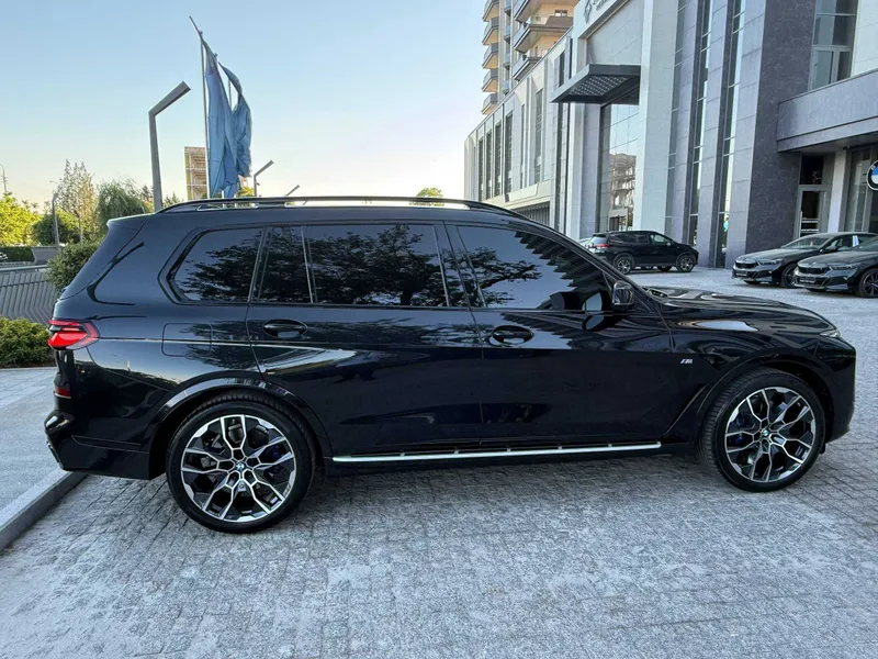 BMW X7 40i xDrive 2024 — фото 1