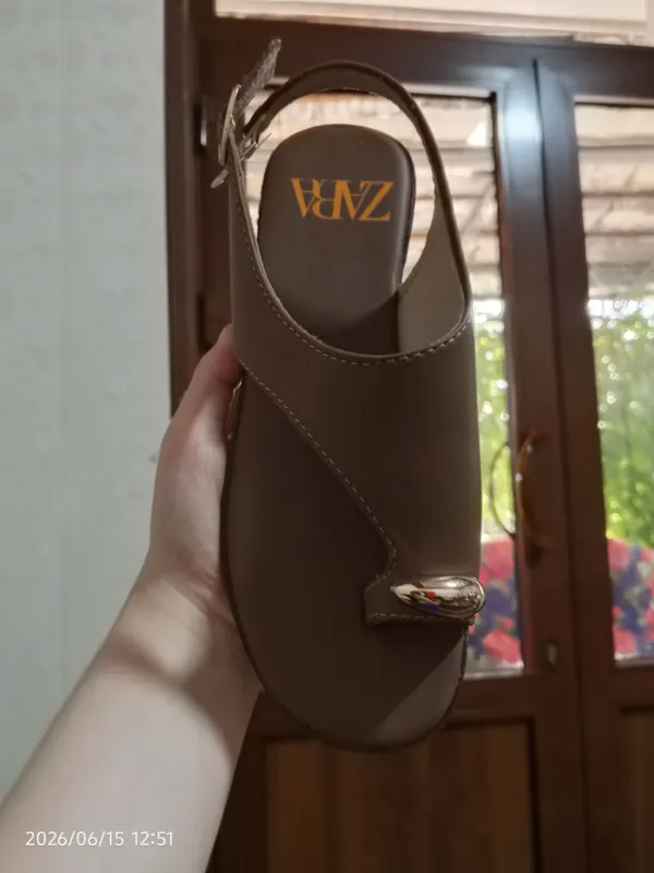 toe-ring sandals — фото 1