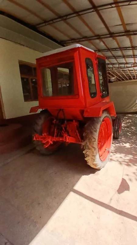 Traktor T25. Qizil rangli, ideal holatda 1