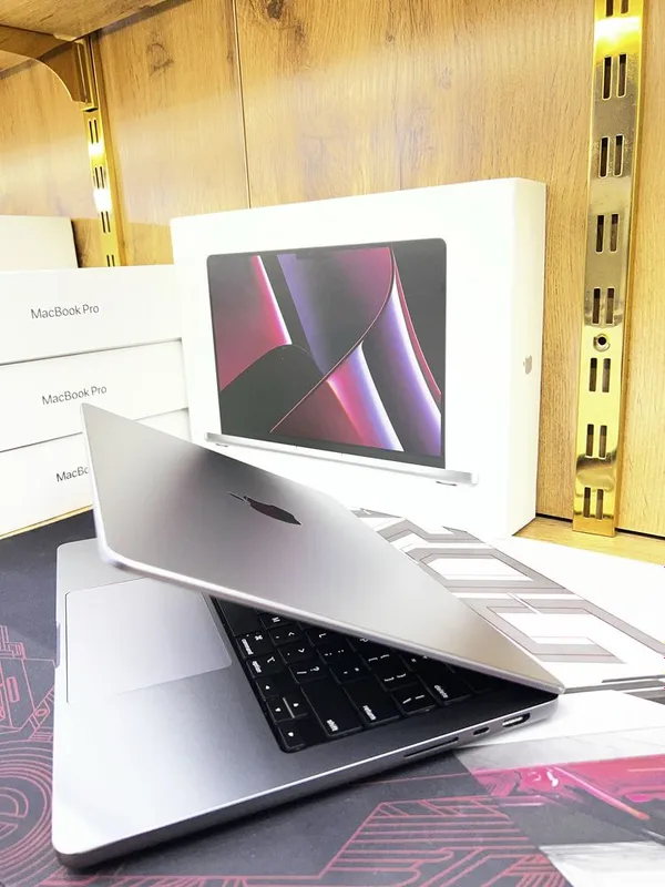 MacBook M2 Pro 16/512 4 MacBook M2 Pro 16/512 4