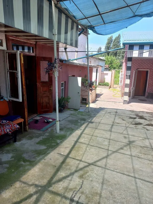 Uchastka sotiladi 6 so tik 6 ta xona 2