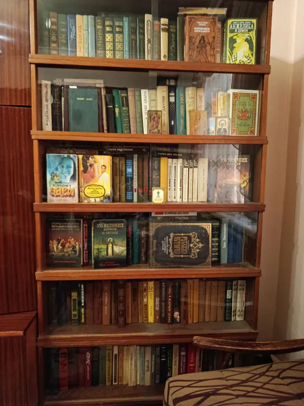 Продаются книги в хорошем состоянии поштучно 1 Продаются книги в хорошем состоянии поштучно 1