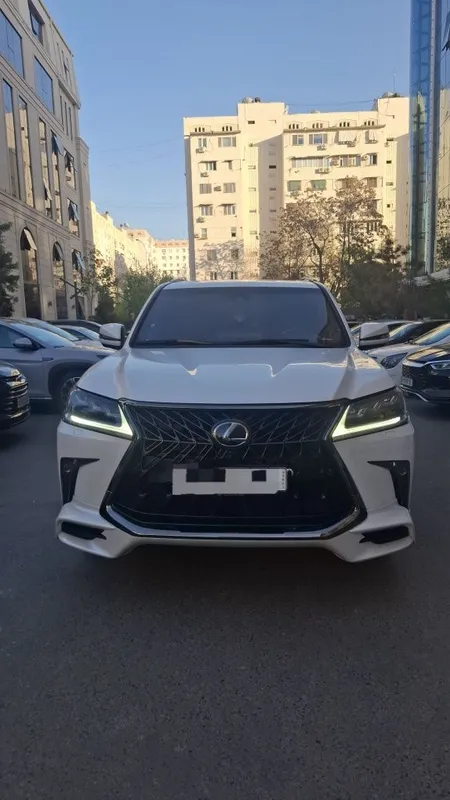 Lexus LX 570 Kuro Black Edition