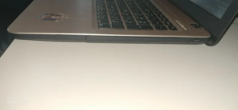 NOVETBUK sotiladi 100$ Farg‘onadan