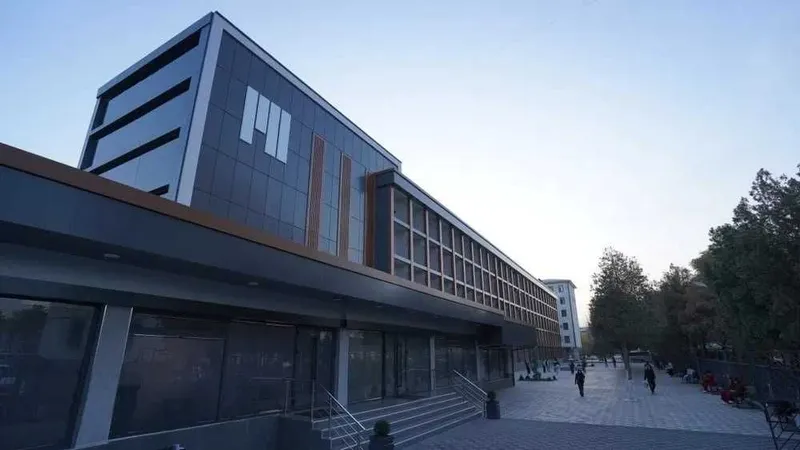 Продажа уникального коммерческого здания в Алмазарском 2