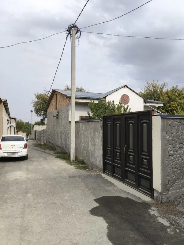 Xovli sotiladi ( 3 xonali )