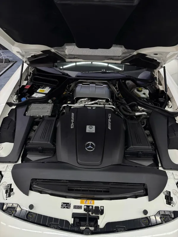 Mercedes Benz AMG GT 4