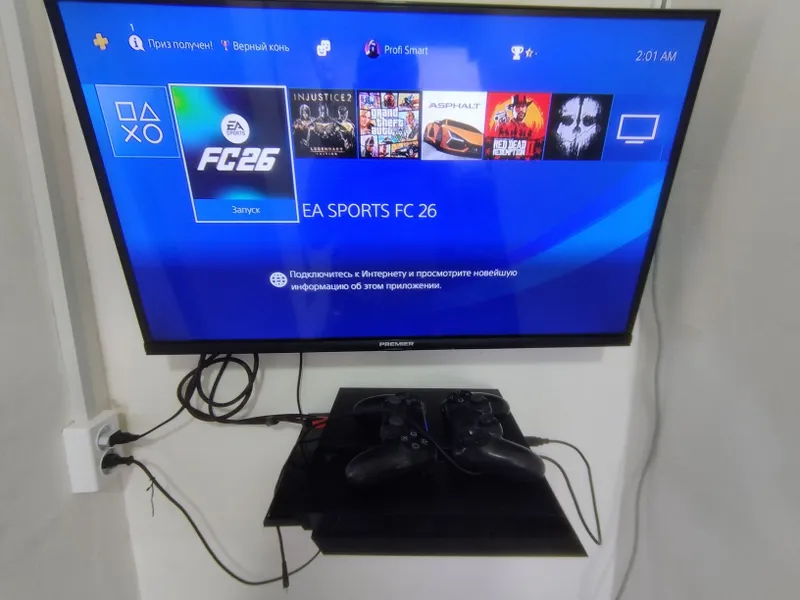 PS4 sotiladi. 2 ta joystik bilan
