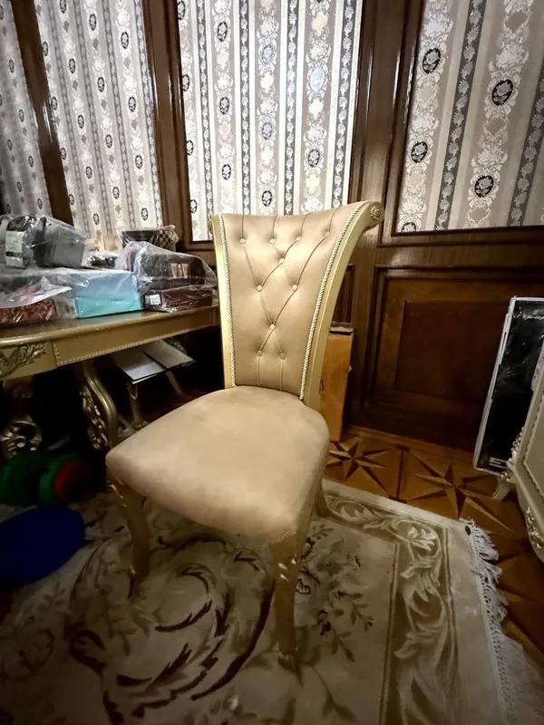 Стол и стулья, комплект из 8 предметов, состояние хорошее, можно посмотреть на Тепасе 2 Стол и стулья, комплект из 8 предметов, состояние хорошее, можно посмотреть на Тепасе 2