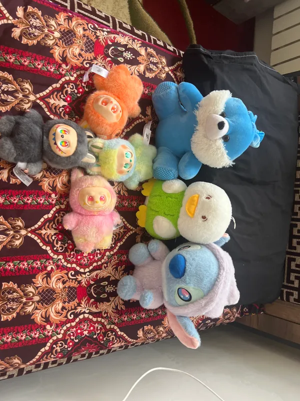 Chiroli ôyinchoqlar va yoqimtoy stich va ayiq ôrda